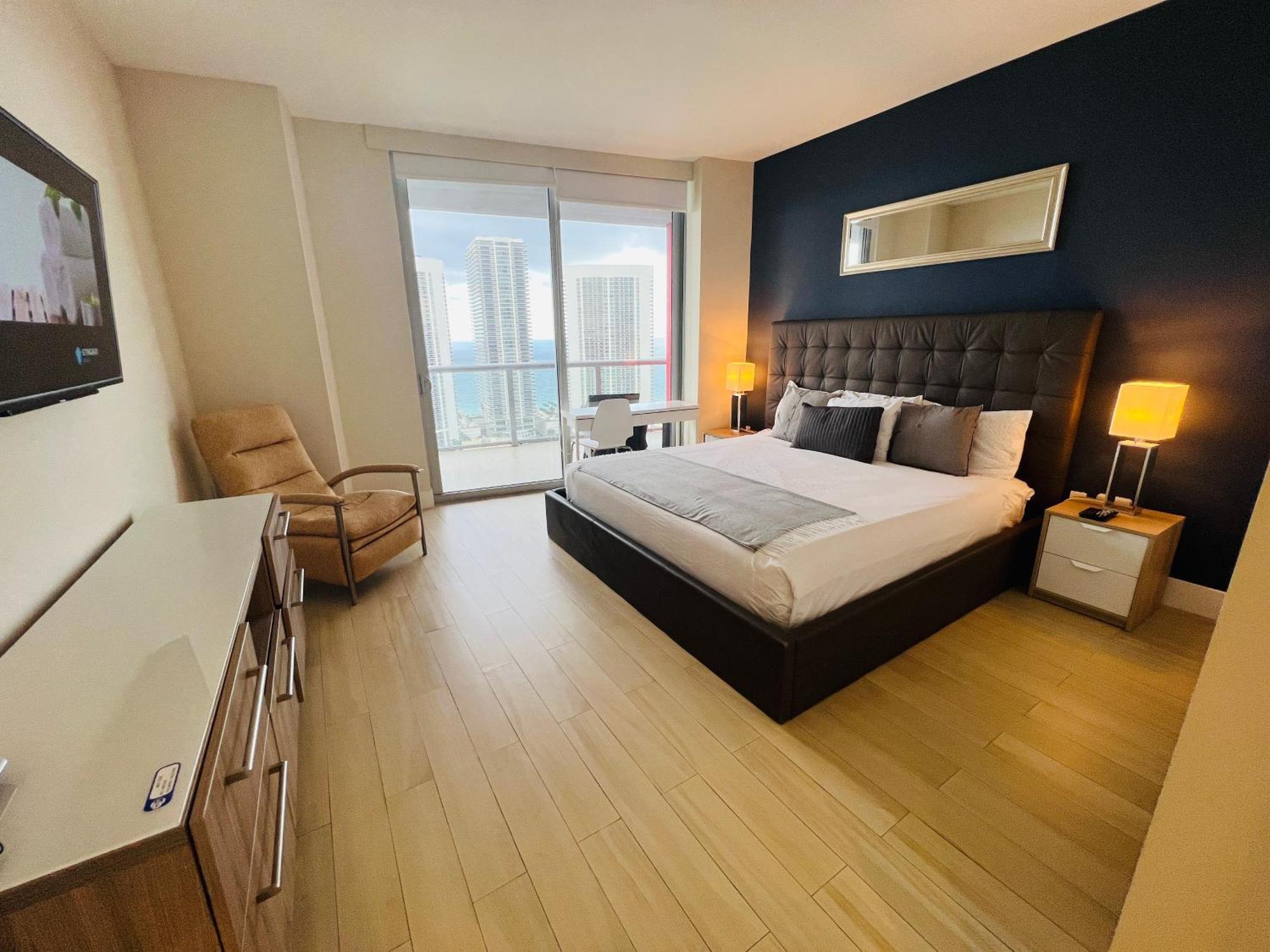 Mvr Apartments At Beachwalk Resort Халландейл-Бич Экстерьер фото