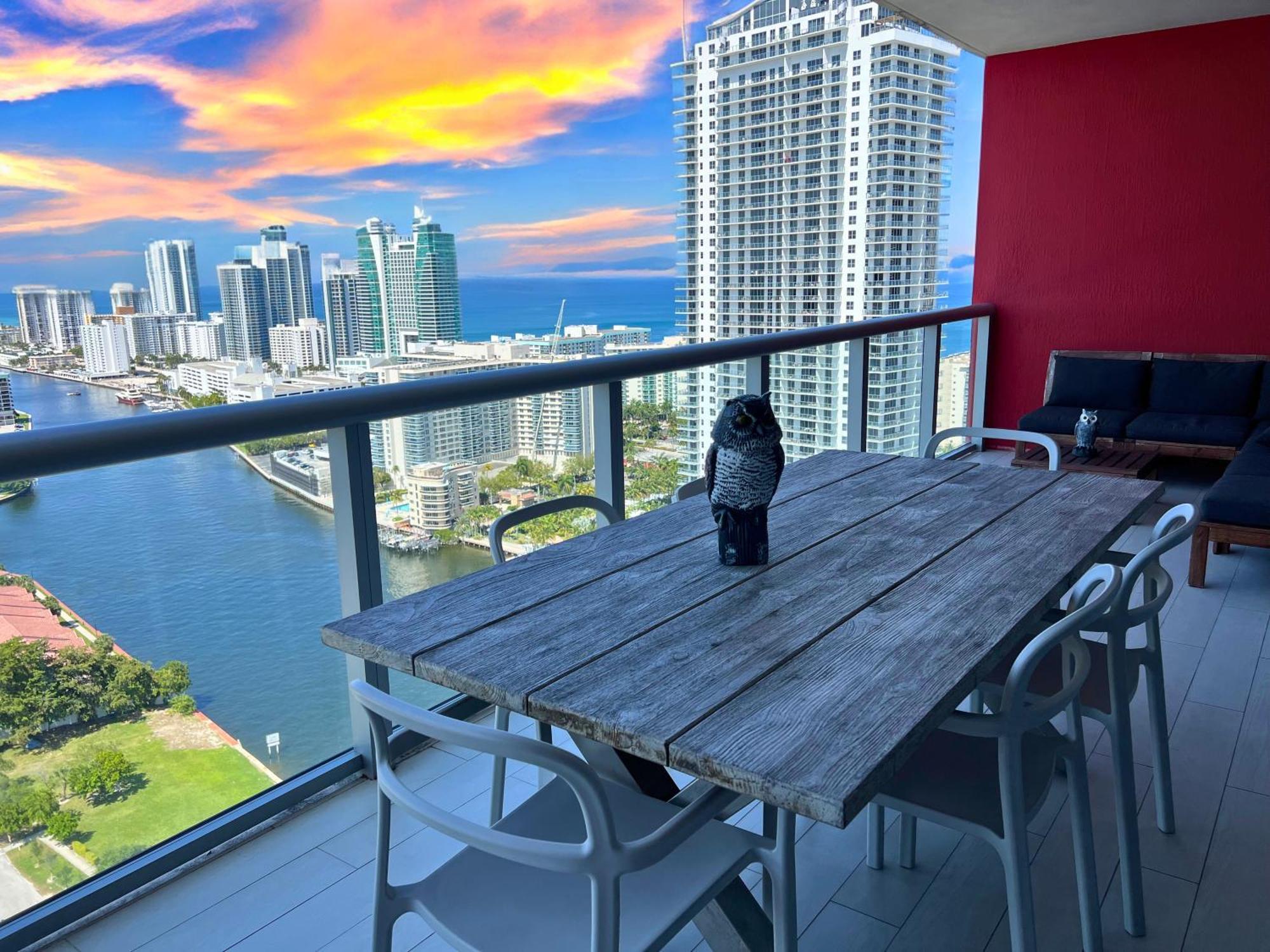 Mvr Apartments At Beachwalk Resort Халландейл-Бич Экстерьер фото
