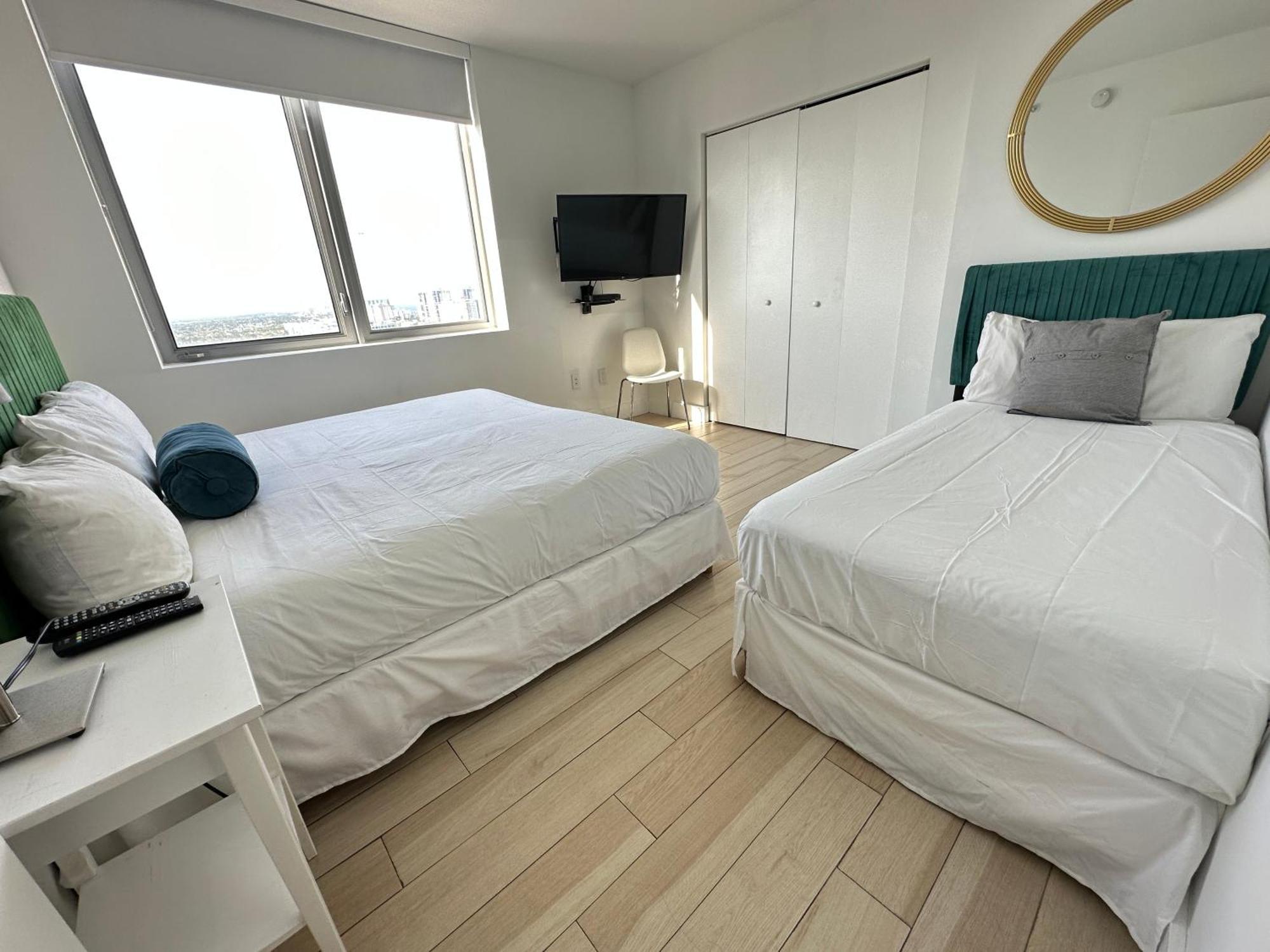 Mvr Apartments At Beachwalk Resort Халландейл-Бич Экстерьер фото