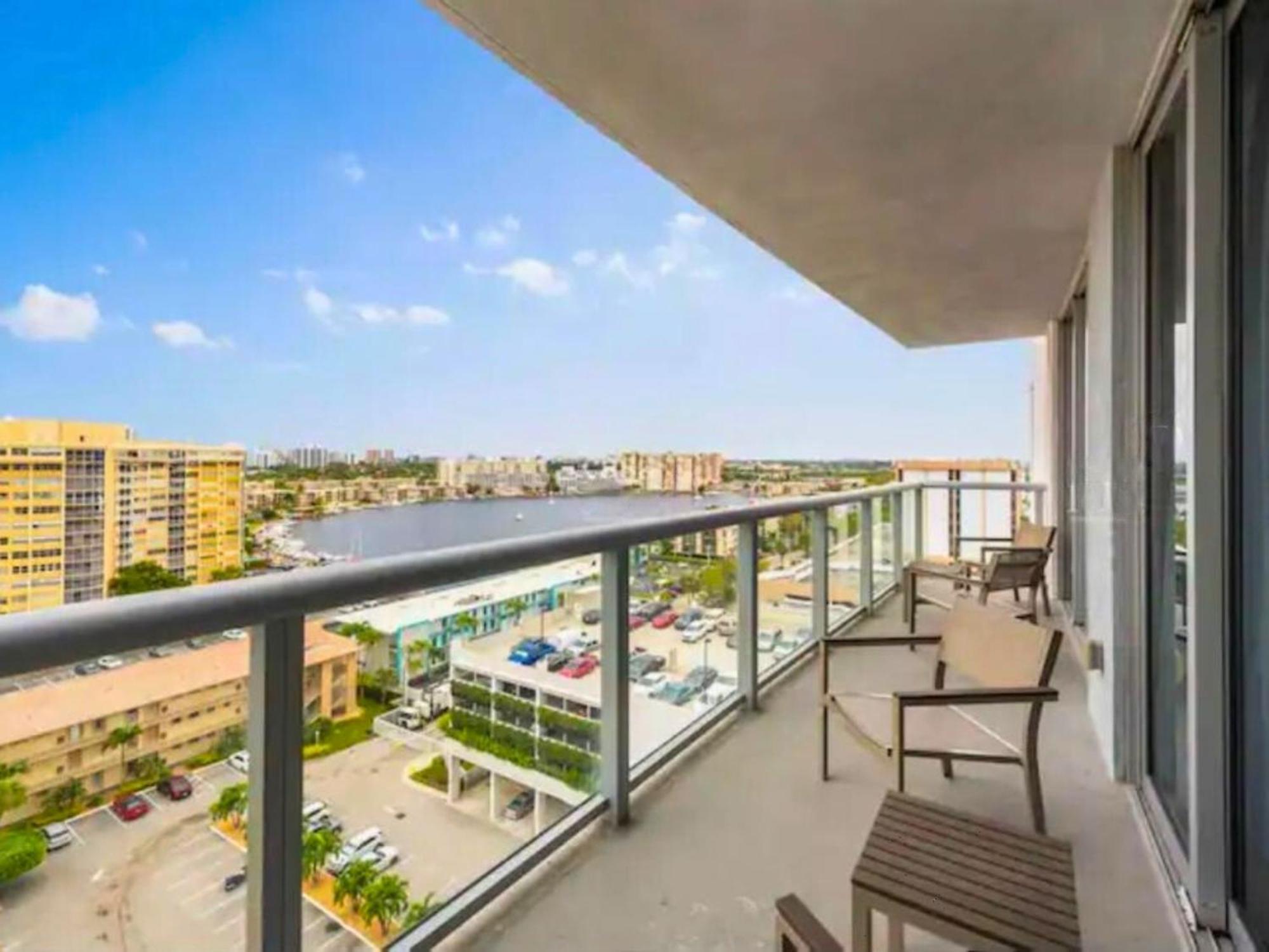 Mvr Apartments At Beachwalk Resort Халландейл-Бич Экстерьер фото