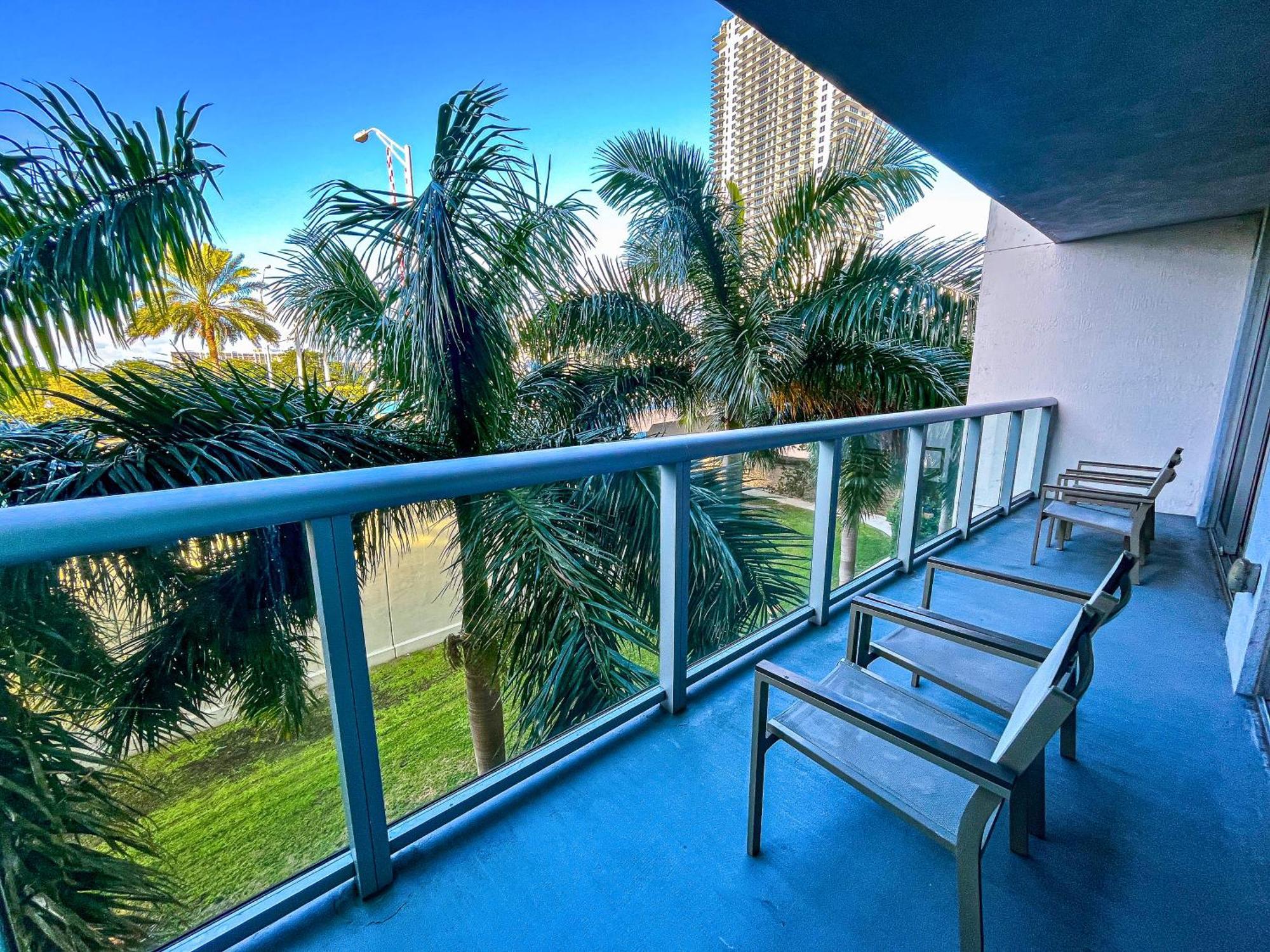 Mvr Apartments At Beachwalk Resort Халландейл-Бич Экстерьер фото