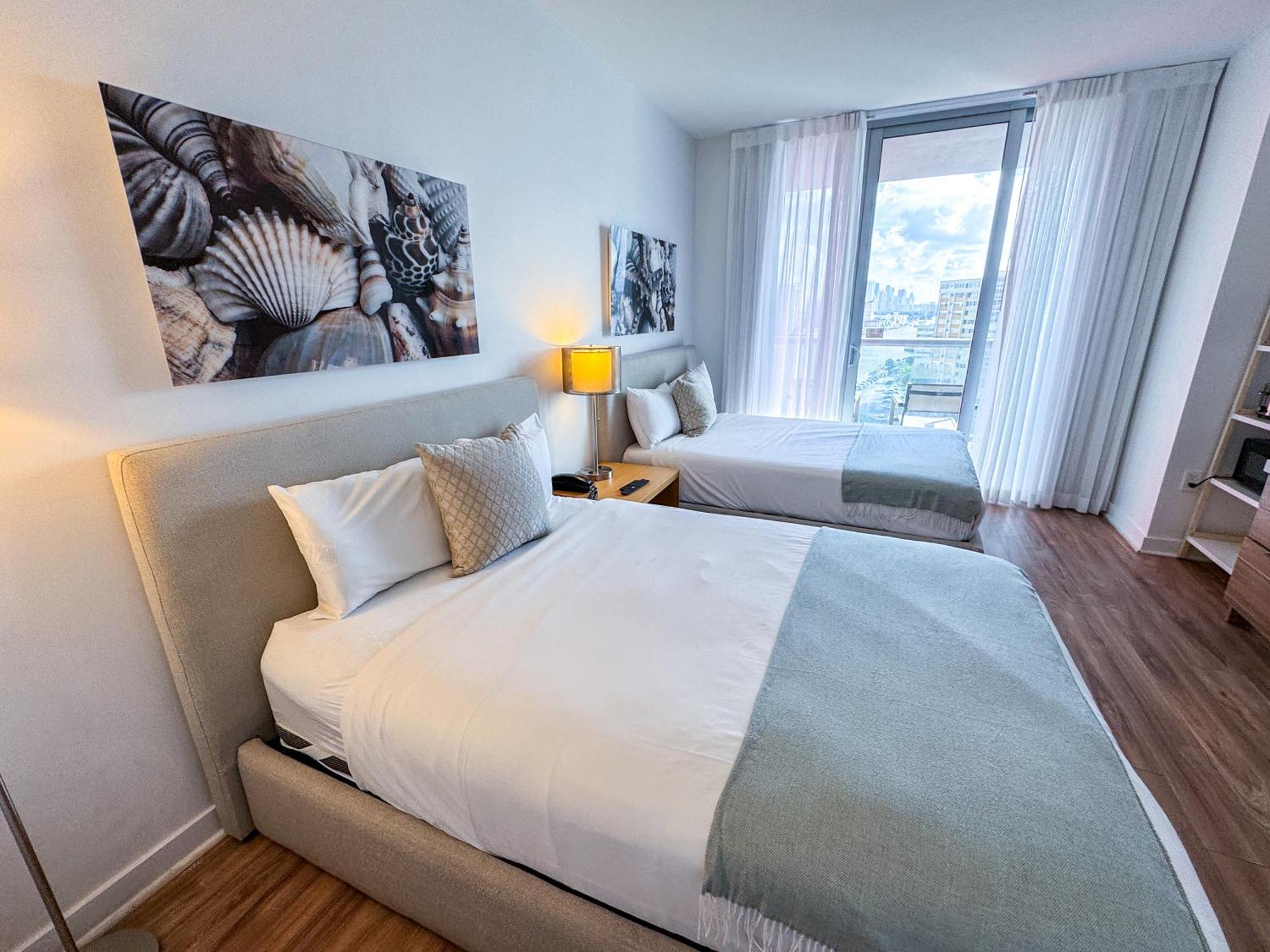 Mvr Apartments At Beachwalk Resort Халландейл-Бич Экстерьер фото